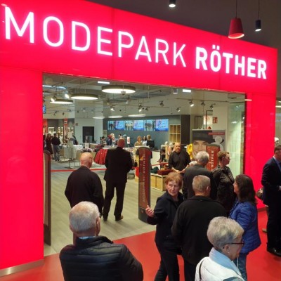 Neueröffnung des "Modepark Röther" im modernisierten EKZ Wust